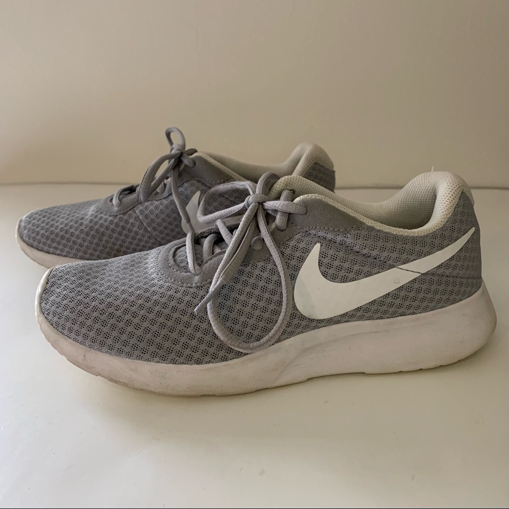 Nike Tanjun Grey / White Sneakers, W7 - Picture 3 of 14